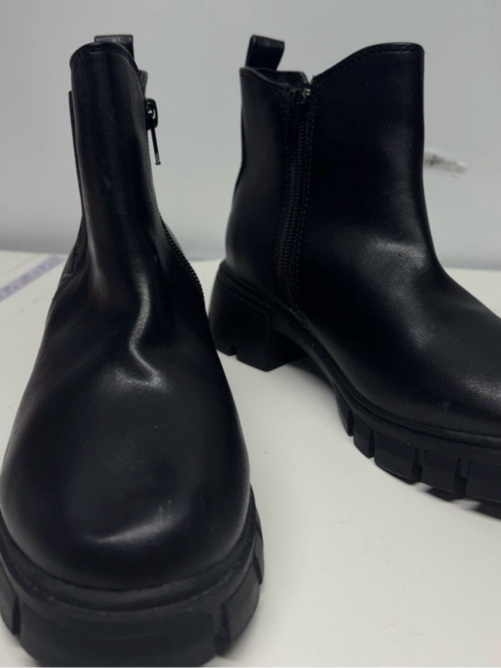 MIA Kids Virjinia black Chelsea boots size 1